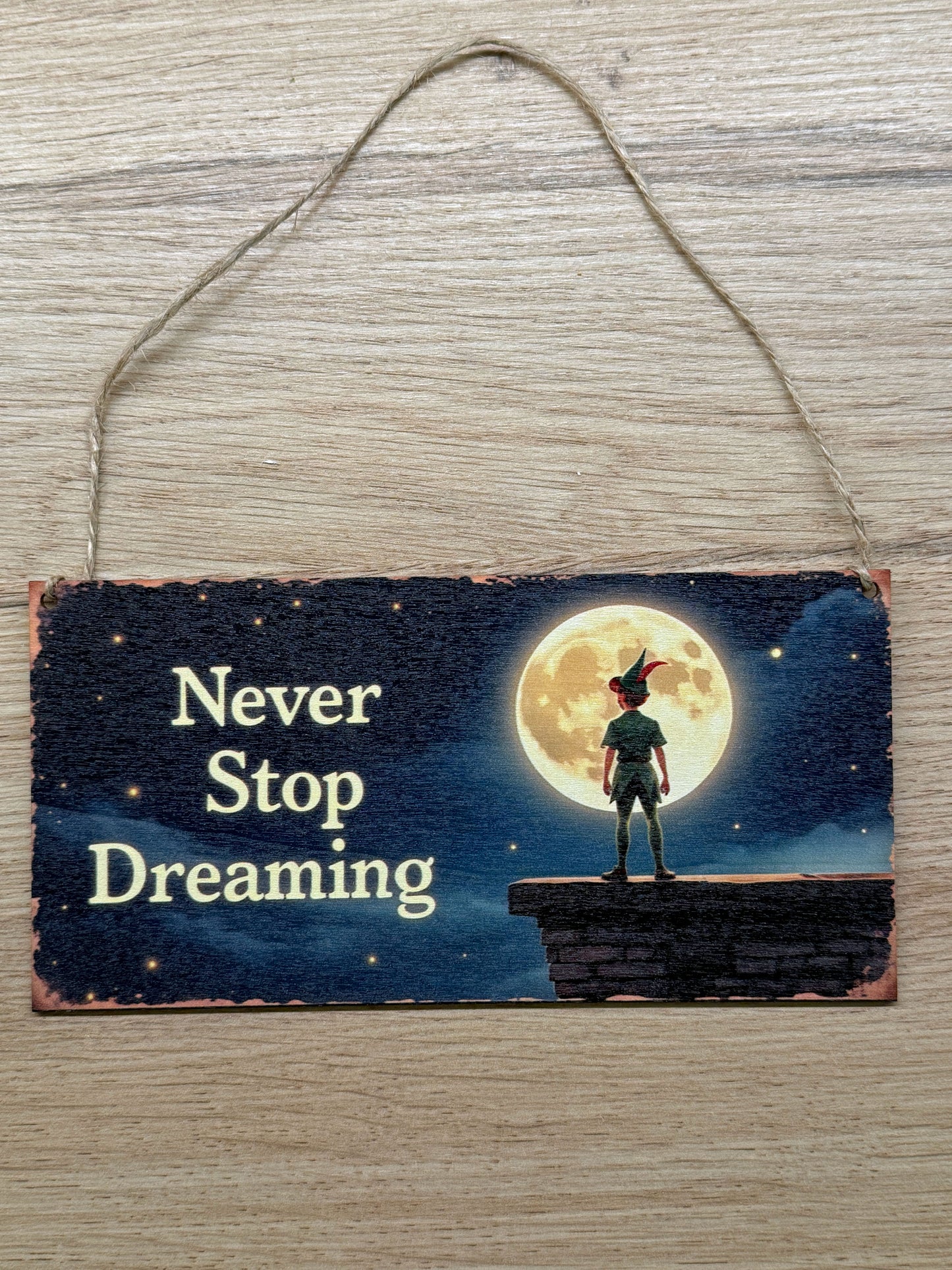 Plaque Décorative Bois "Never Stop Dreaming" - Enfant Lune - 10x20cm avec Ficelle