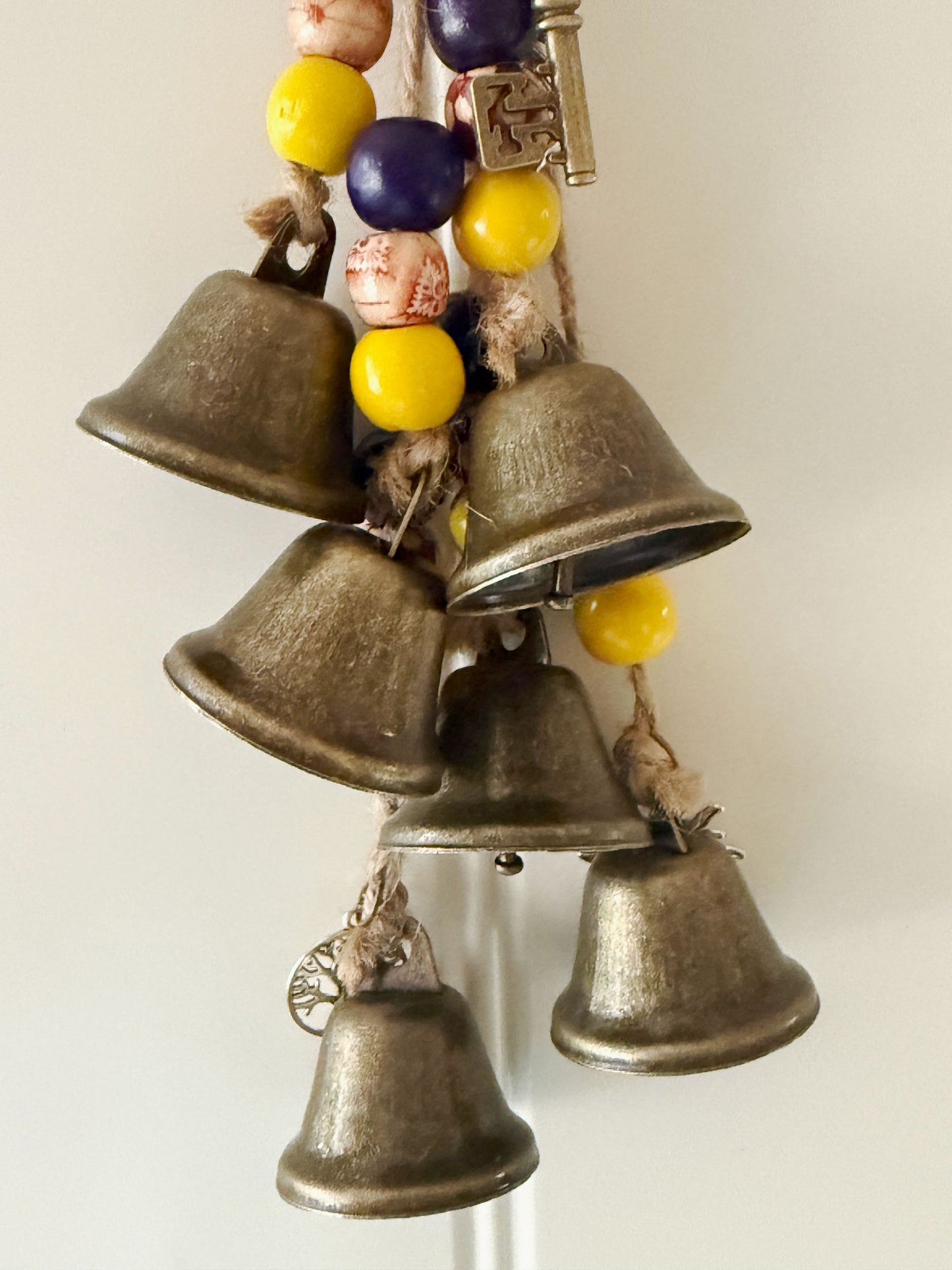 Carillon Éolien Clé Vintage - Perles en bois Jaune et Violette